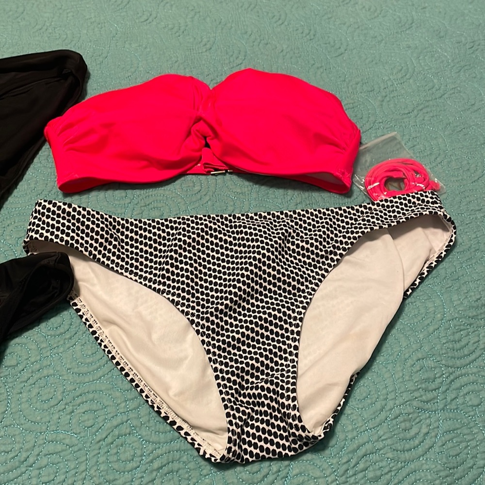 Swimwear set.1 top &3 bottoms.Top 34C from Victoria Secrete.Strap is included.